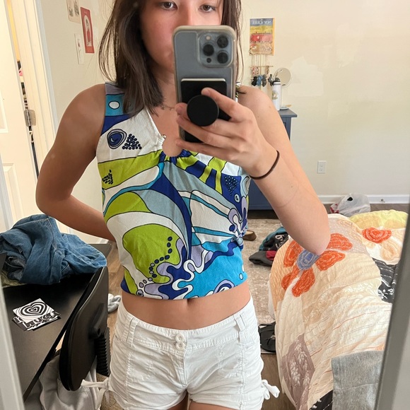 unique patterned top - Picture 2 of 3